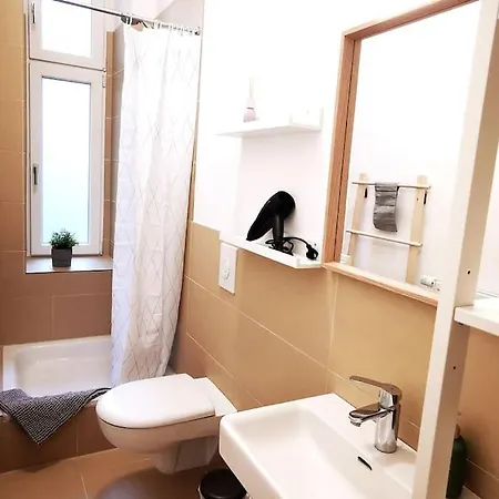 Lang Li By Rockchair L Superhost Status L 2 Bedrooms Boxspringbeds In Center - Cozy Family & Business Flair Welcomes You! *